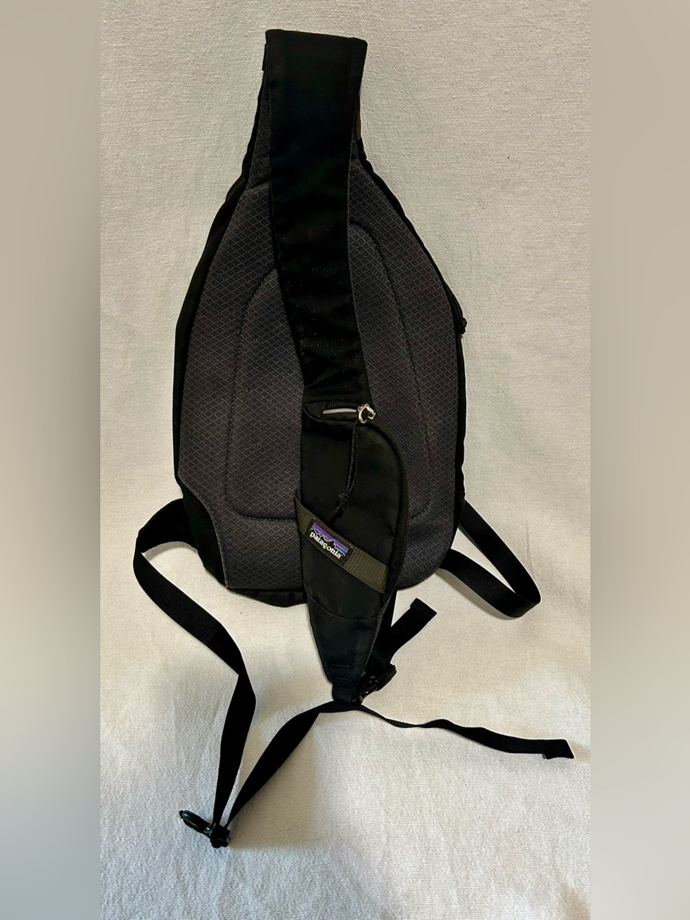 adjusting the visor on a hjc helmet F31 BASK GARMENT_PROTECTOR_COVER Patagonia Great Divider | Style:Transparent